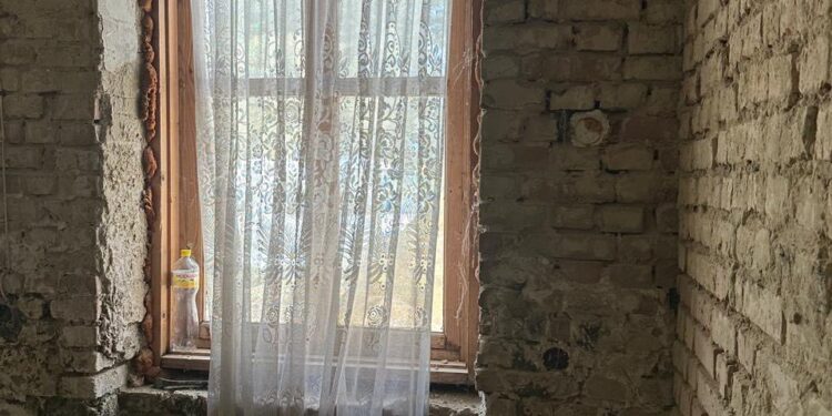 У будинку культури на Рівненщині з’явилася сучасна вбиральня та душова для спортсменів (ФОТО до та після)