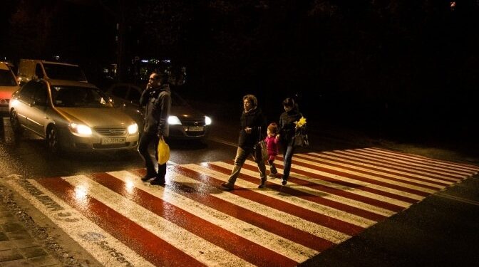 У Хортицькому районі Запоріжжя оновили два пішохідні переходи – встановили сучасні маячки для безпеки | Новости Запорожья