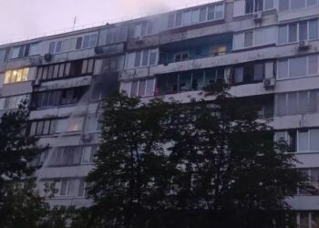 У Києві горіла квартира у дев’ятиповерхівці: є загиблі
