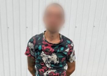 У Києві затримали чоловіка, який пограбував жінку серед білого дня