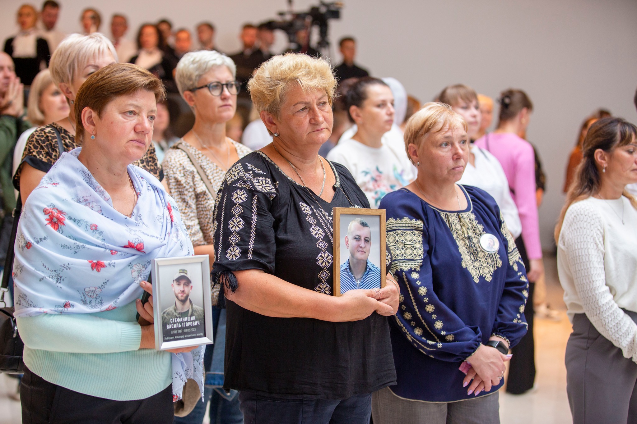 На зображенні може бути: 5 людей та текст