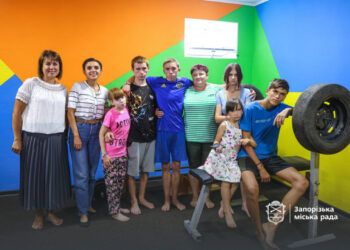 У Запоріжжі для родини Гнатів з 8 дітьми облаштували укриття – після ремонту з’явилися укріплені двері та зона для спорту | Новости Запорожья