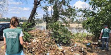 У Запоріжжі екоінспекція знайшла сміттєзвалище на острові Хортиця – відходами засмітили узбережжя Дніпра | Новости Запорожья