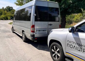У Запоріжжі маршрутка порушила ПДР і ледве не спричинила ДТП – водія знайшли і покарали | Новости Запорожья