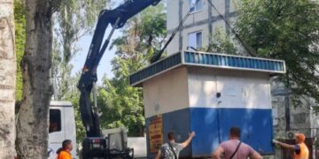 У Запоріжжі примусово прибрали МАФ з ремонту взуття через відсутність дозволів – власника попередили, але він не відреагував | Новости Запорожья