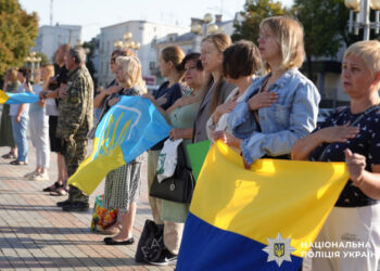 У Запоріжжі пролунав сигнал тиші – місто вшанувало пам’ять загиблих на війні хвилиною мовчання | Новости Запорожья