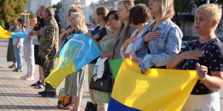 У Запоріжжі пролунав сигнал тиші – місто вшанувало пам’ять загиблих на війні хвилиною мовчання | Новости Запорожья