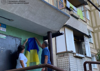 У Запоріжжі відкрили меморіальну дошку Михайлу Колесніку, фото — що згадують про нього рідні та побратими | Новости Запорожья