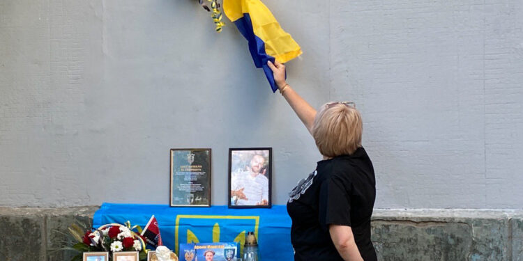 У Запоріжжі встановили меморіальну дошку на честь загиблого воїна Мирослава Афоніна – воїн поліг на Донеччині | Новости Запорожья