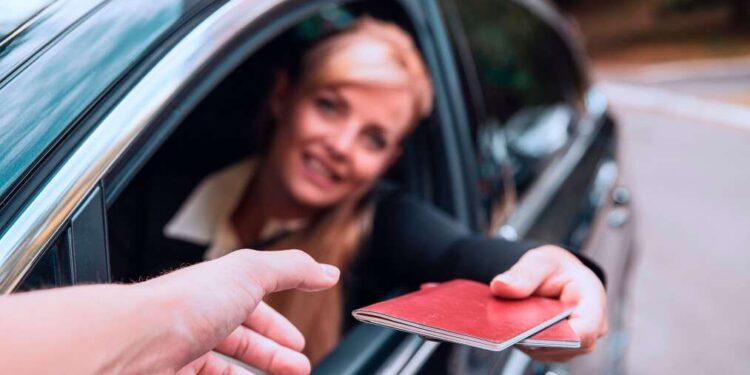 Виїзд за кордон на авто 2025: які документи потрібні | |