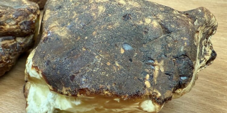 Бурштин з Рівненщини, який нелегально хотіли вивезти закордон, передадуть у держсховище