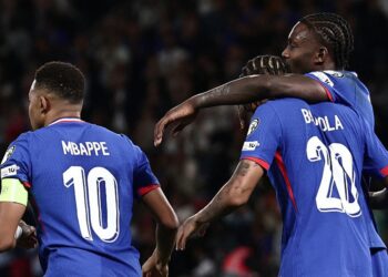 Франция в проблемном матче выиграла у Исландии, возглавив группу D ЧМ 2026