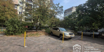 Мешканці Дніпровського та Хортицького районів поскаржилися на самовільні паркувальні конструкції – інспекція домоглася їх демонтажу | Новости Запорожья