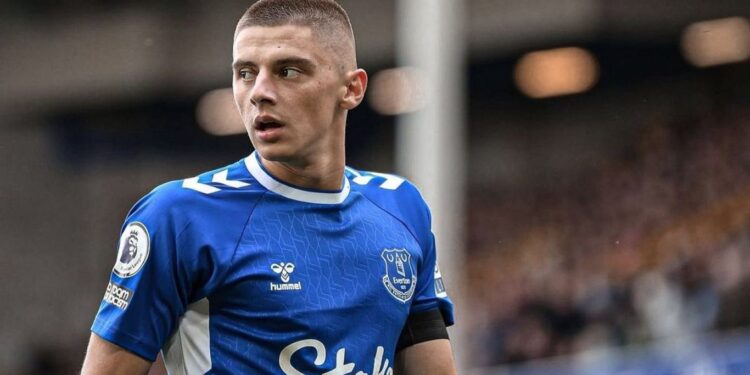 Миколенко мог перейти в клуб итальянской Серии А, но «Эвертон» не хочет его отпускать