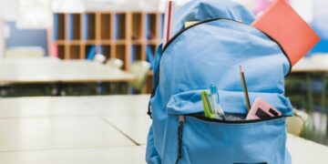 На Черкащині родини, які вперше збирають дітей до школи, можуть скористатися держпрограмою “Пакунок школяра”: як це зробити