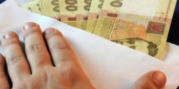 На Черкащині службовицю обвинувачують у хабарництві та привласненні пального