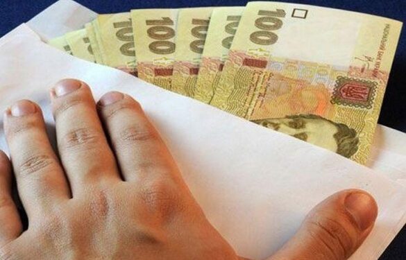 На Черкащині службовицю обвинувачують у хабарництві та привласненні пального