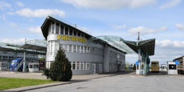 На кордоні “Ужгород” затори: що варто знати дніпрянам |  |