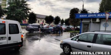 На перехресті вулиць Дзявульського та Героїв Небесної Сотні зіткнулись автомобілі —Хмельнитчина