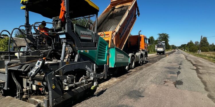 На півночі Житомирщини ремонтують ключові дороги для стабільної логістики та розвитку регіону | Журнал Житомира