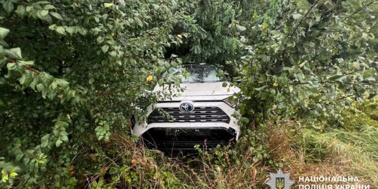 Народився в сорочці: водій, авто якого розірвало навпіл, отримав незначні ушкодження