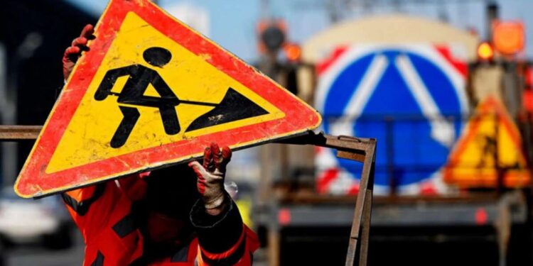 Перекриття руху по просп. Д. Яворницького з 22 вересня: інформація для водіїв та пасажирів |  |