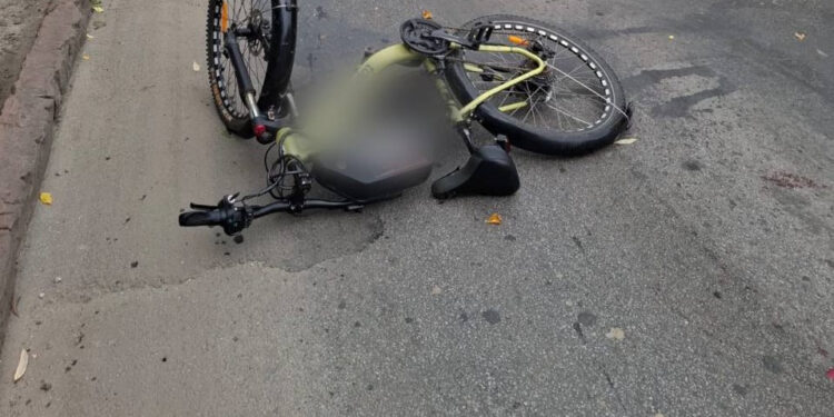 Потерпілу госпіталізували: в Івано-Франківську водій збив велосипедистку (ФОТО)
