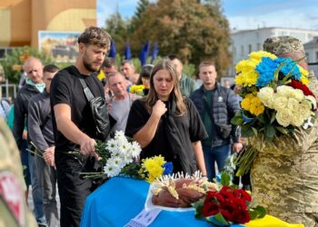 Рівне попрощалося з воїном Максимом Пастуховим