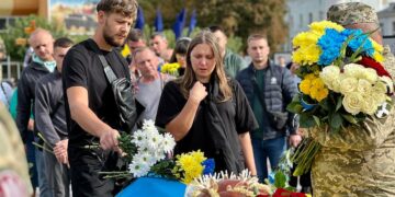 Рівне попрощалося з воїном Максимом Пастуховим