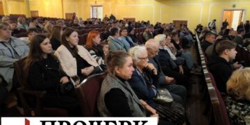 «Рятуючи чиєсь життя, віддав своє». Посмертні відзнаки героям України отримали їхні рідні у Черкасах — Новини Черкащіни