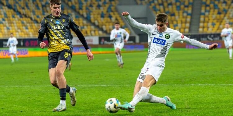 «Рух» сенсационно разгромил «Полесье» в 1/16 финала Кубка Украины и выбил его из турнира