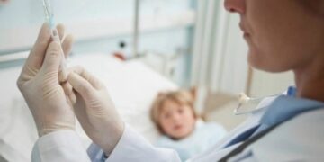 Серед хворих одномісячне немовля: у канівській лікарні госпіталізували більше десяти осіб з коронавірусом