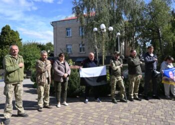 Шпола вийшла на акцію «Не мовчи! Полон вбиває!», щоб підтримати родини полонених воїнів — Новости Черкасс