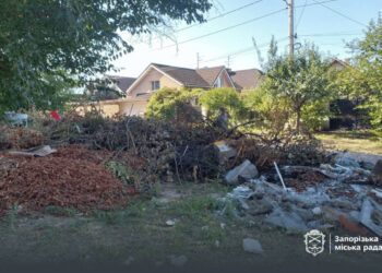 Стихійне сміттєзвалище у Комунарському районі Запоріжжя прибрали вдруге за півроку | Новости Запорожья