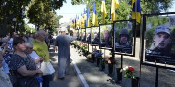 У центрі Звенигородки відкрили Алею Героїв