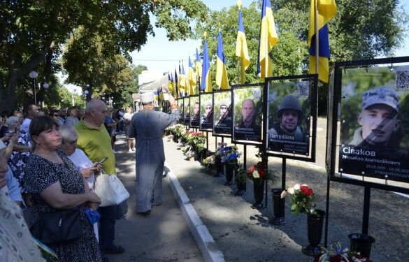 У центрі Звенигородки відкрили Алею Героїв