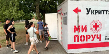 У Хортицькому районі Запоріжжя в парку Героїв Нацгвардії вандали завалили біотуалет біля укриття | Новости Запорожья