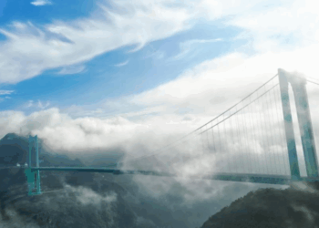 У Китаї відкрили найвищий у світі міст (ФОТО) – Экономика