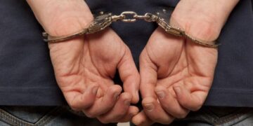 У Києві чоловік за годину пограбував двох дітей