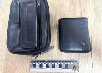У Рівному чоловік викрав з сумки рівнянина близько 30 тисяч гривень
