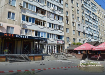 У Запоріжжі люди розповіли, як пережили атаку дрона – десятки квартир та закладів залишилися без вікон | Новости Запорожья