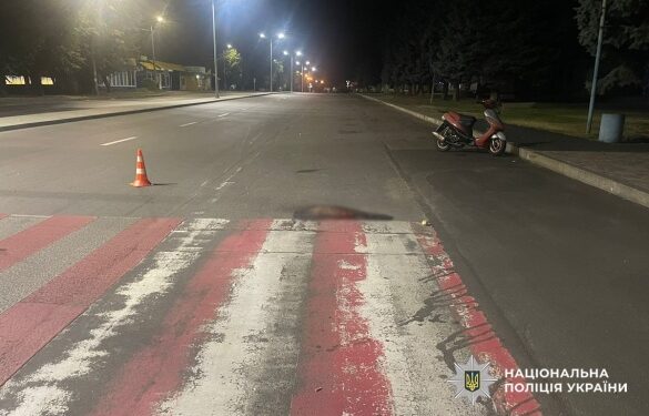 У Золотоноші водій скутера збив на пішохідному переході пенсіонерку