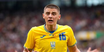 Украина потеряла игрока основы Виталия Миколенко накануне матча с Францией