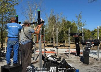 В Хортицькому районі Запоріжжя в парку Героїв Нацгвардії завершують роботи зі створення інклюзивних дитячої та спортивної зон | Новости Запорожья