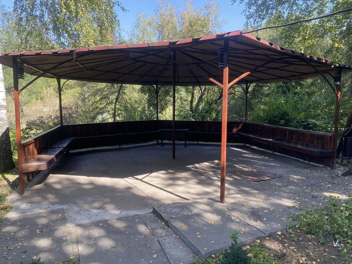 Розбиті оранжереї та пошкоджені рослини - як виглядає запорізький ботсад після російських обстрілів (фото)