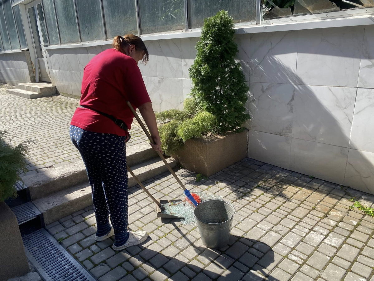 Розбиті оранжереї та пошкоджені рослини - як виглядає запорізький ботсад після російських обстрілів (фото)