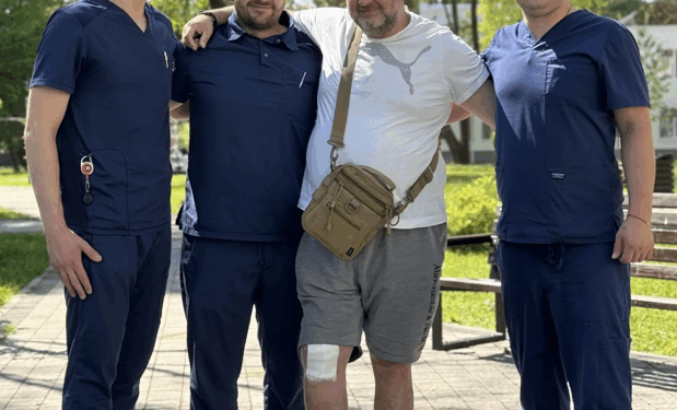 Воїн з Рівненщини 6 діб чекав на евакуацію з уламками від міни над печінкою та у коліні: історія Зіновія Дмитріва