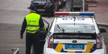 7 порад водіям, щоб поліція не зупиняла авто |  |