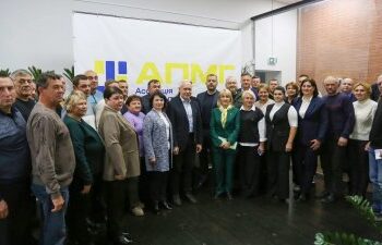 Більше коштів на оплату праці вчителям та скасування вимоги співфінансувати освітні проєкти – прифронтові громади звернулися до Уряду » Миколаївський Оглядач