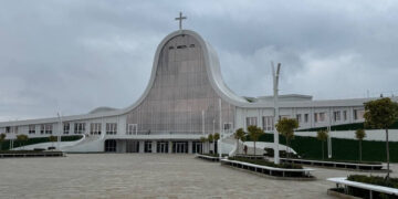 «Це є знаком Божої милості»: на Івано-Франківщину привезли частину хреста, на якому розіп’яли Ісуса